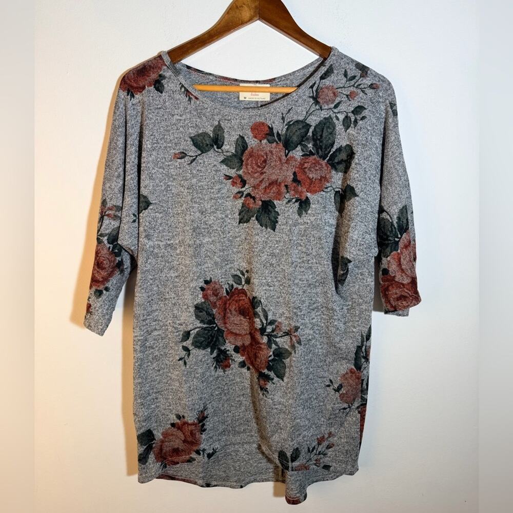 Bobbie Brooks Floral Gray Top with Rose Print